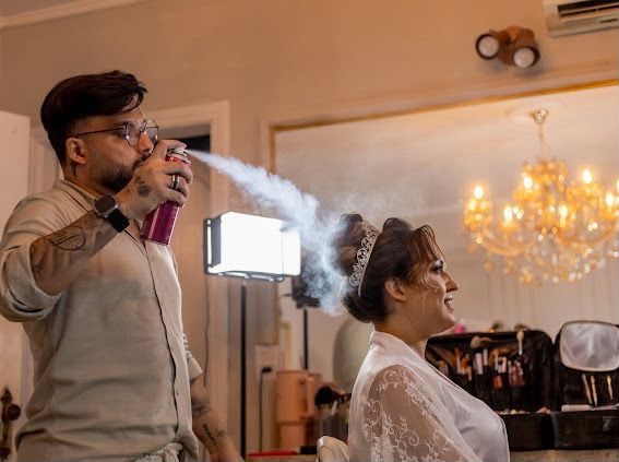 Finalização de penteado feita por Thiago Paulino