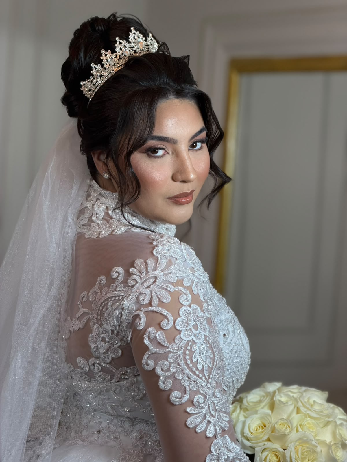 Produção de noiva com penteado elegante